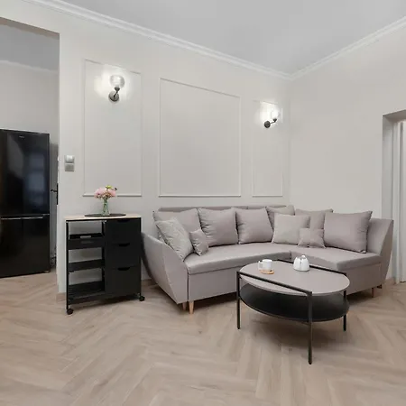 Beige In Center With Office By Renters Lägenhet Wrocław