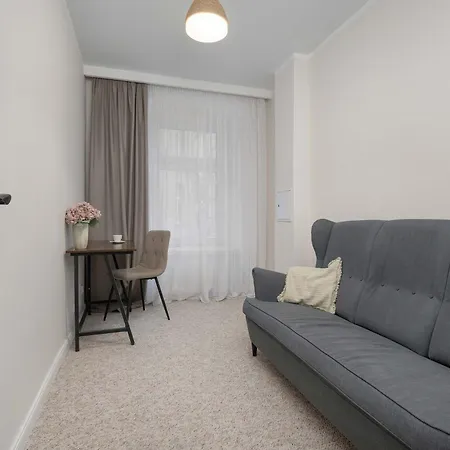 Beige In Center With Office By Renters Lägenhet *