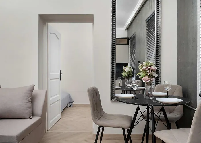 Lägenhet Beige In Center With Office By Renters Wrocław