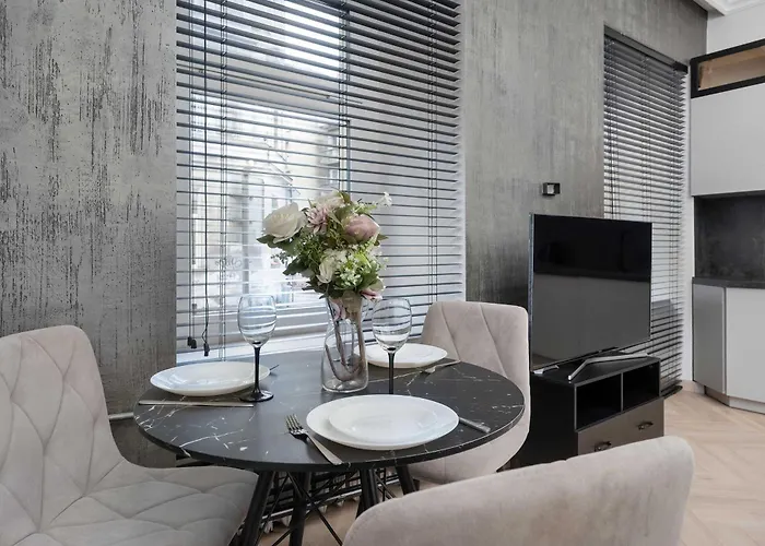 Lägenhet Beige In Center With Office By Renters Wrocław