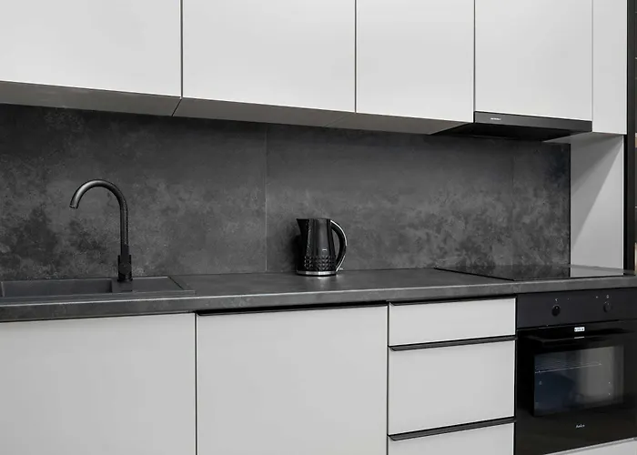 Beige In Center With Office By Renters *