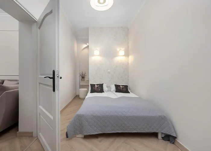 Beige In Center With Office By Renters