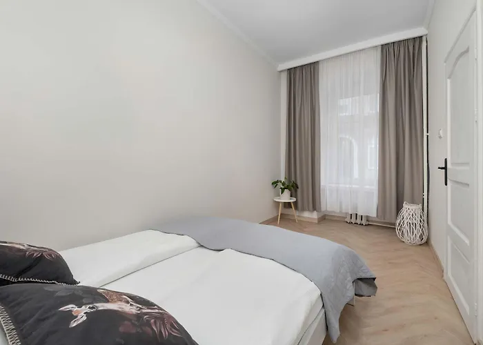 Beige In Center With Office By Renters Lägenhet *