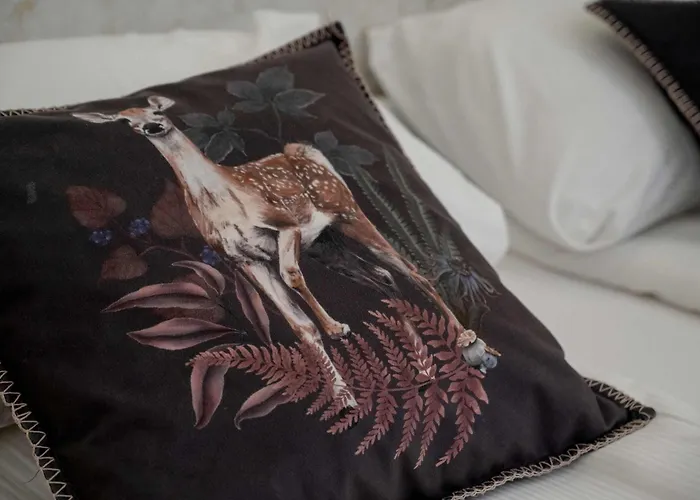 Beige In Center With Office By Renters Lägenhet