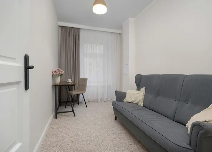 Beige In Center With Office By Renters Lägenhet *