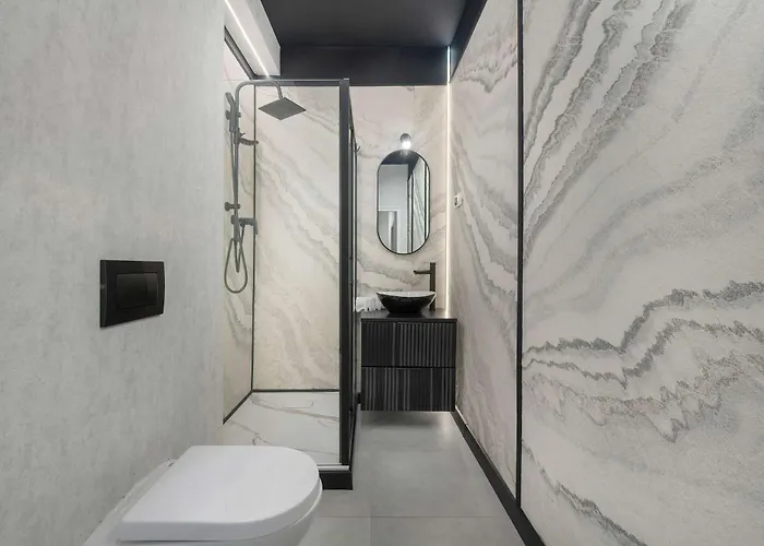 Beige In Center With Office By Renters Lägenhet *